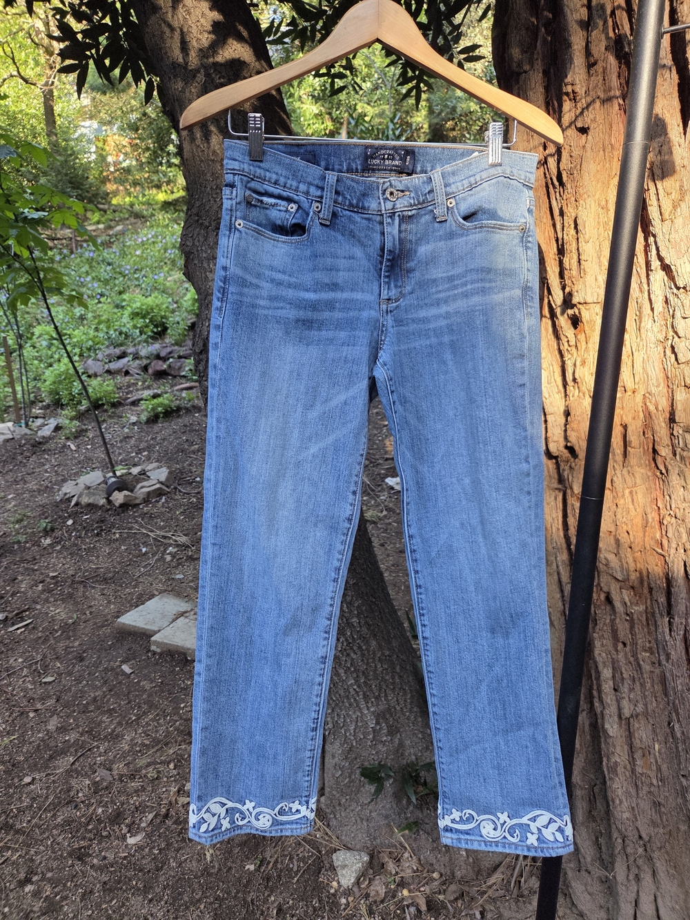 Lucky Brand Women’s Blue Floral Embroidered Sweet Crop Jeans Size 28
